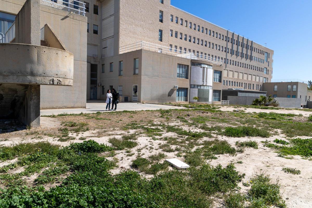 Espacio donde estaba previsto construir el nuevo centro de día de oncología del Hospital de Sant Joan