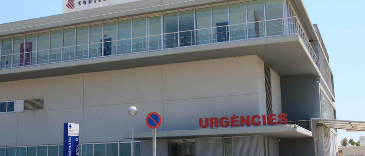 La entrada del servicio de urgencias del hospital de Gandia, ubicado en el polígono Sanxo Llop, en una imagen de archivo.