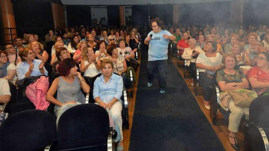 Numeroso público asistió al estreno. // G. Santos