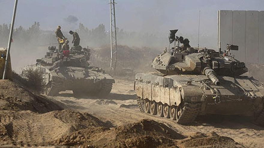 Tanques israelíes en la franja de Gaza.