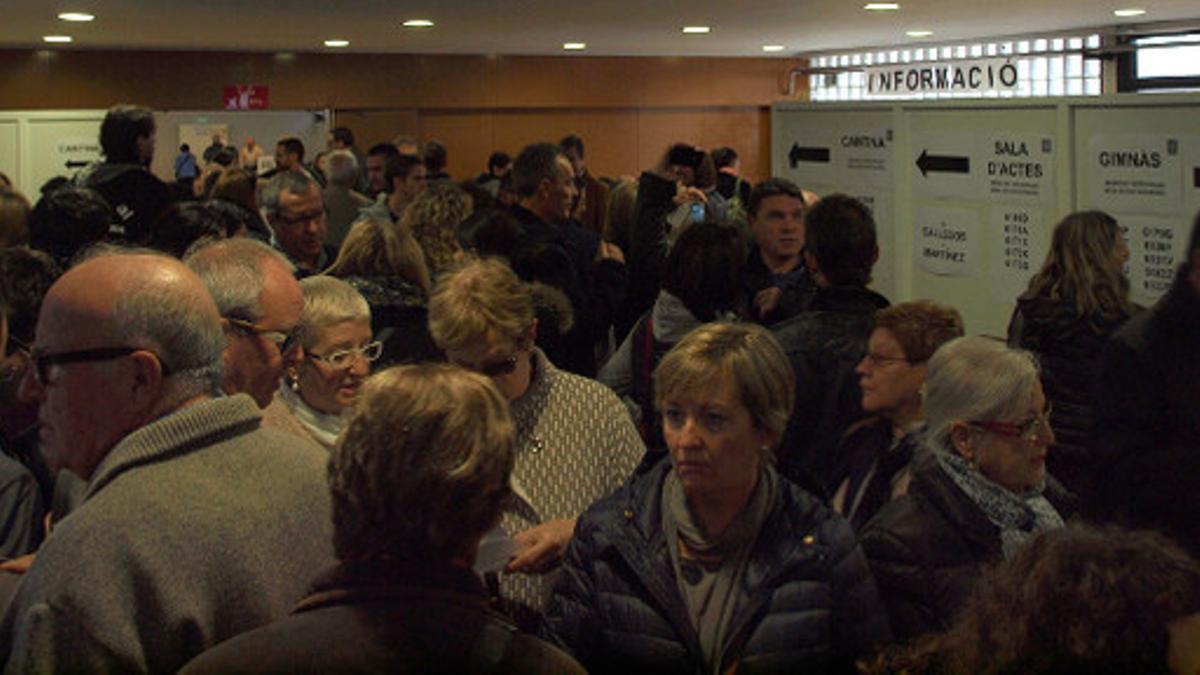 Afluencia masiva a los colegios de Terrassa