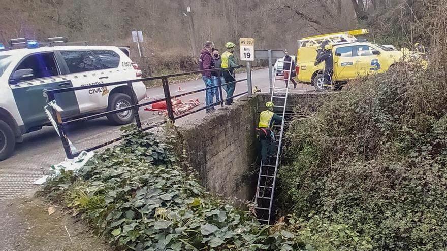 Dos muertos en Turón al caer desde un puente al río cuando volvían a su casa caminando