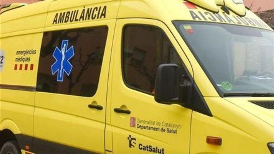 Un motorista ferit en una sortida de via a Camós