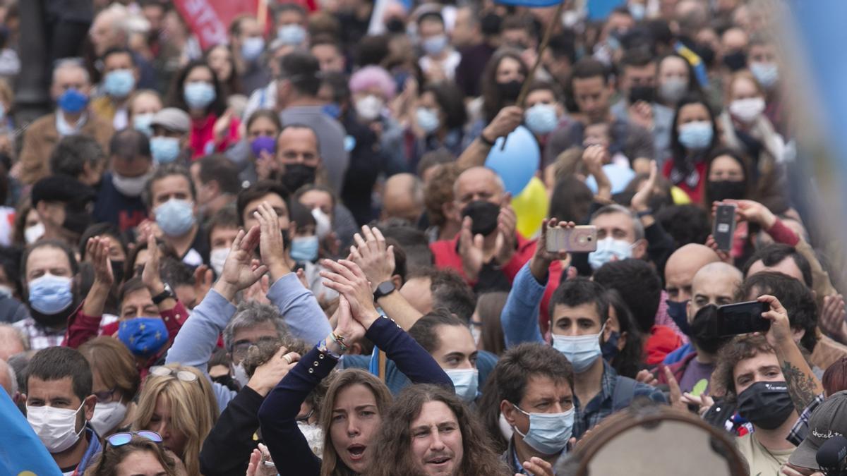 Los partidarios de la cooficialidad del asturiano se manifiestan en Oviedo