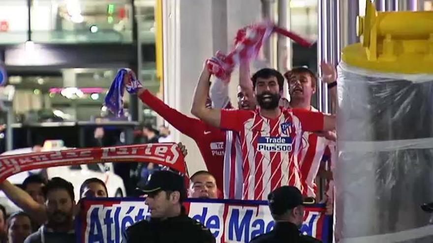 Los jugadores del Atlético, recibidos como héroes en Madrid