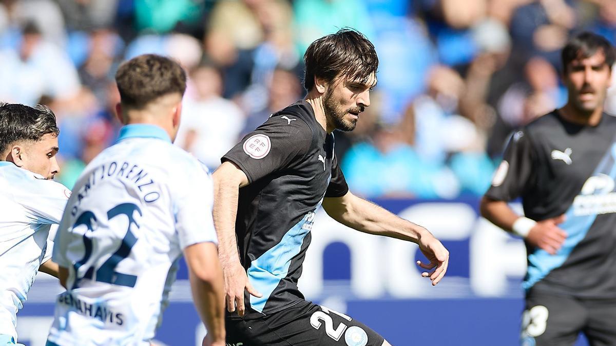 Eugeni en un lance del partido disputado este domingo en La Rosaleda.