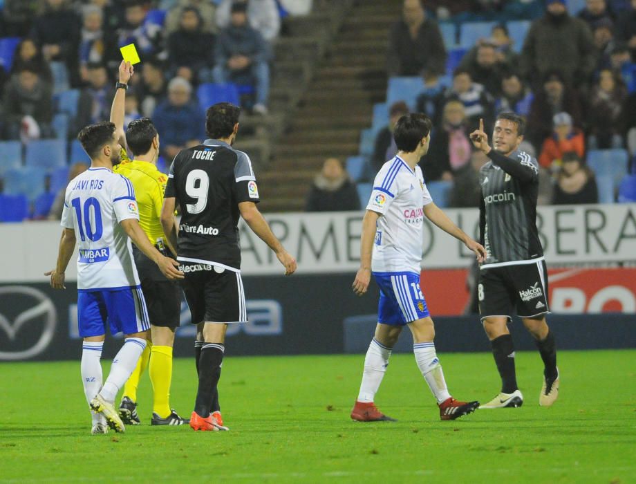 El partido entre el Zaragoza y el Real Oviedo, en imágenes