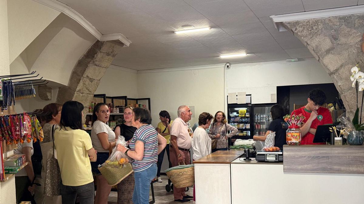 La tienda de toda la vida vuelve a abrir en un pueblo de Castellón