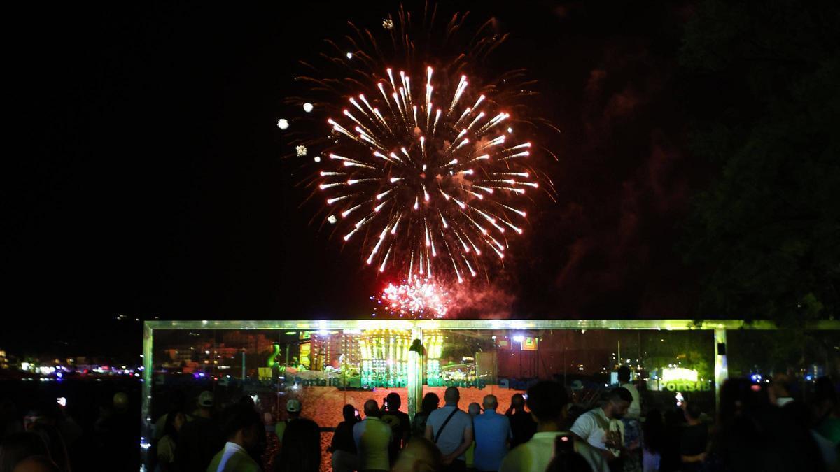 Fuegos artificiales en las fiestas de Sant Bartomeu 2025.
