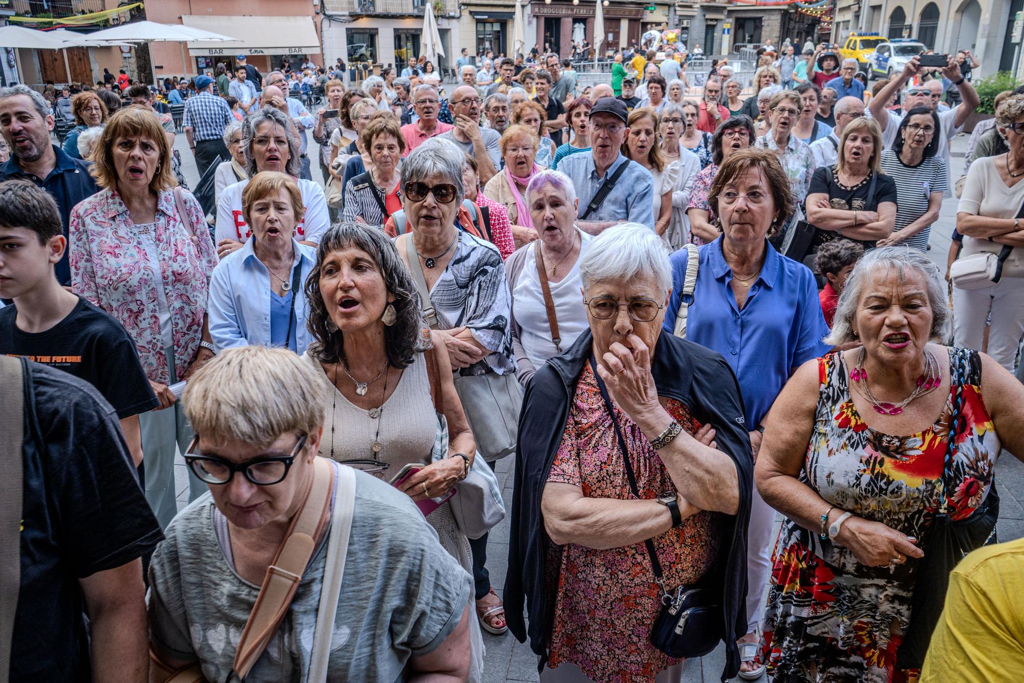 La revetlla i la flama del Canigó arriben a Manresa