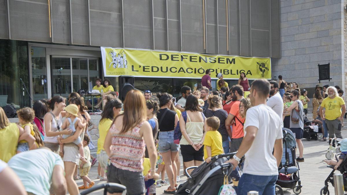 Les imatges de la protesta dels docents gironins contra el preacord d'Educació