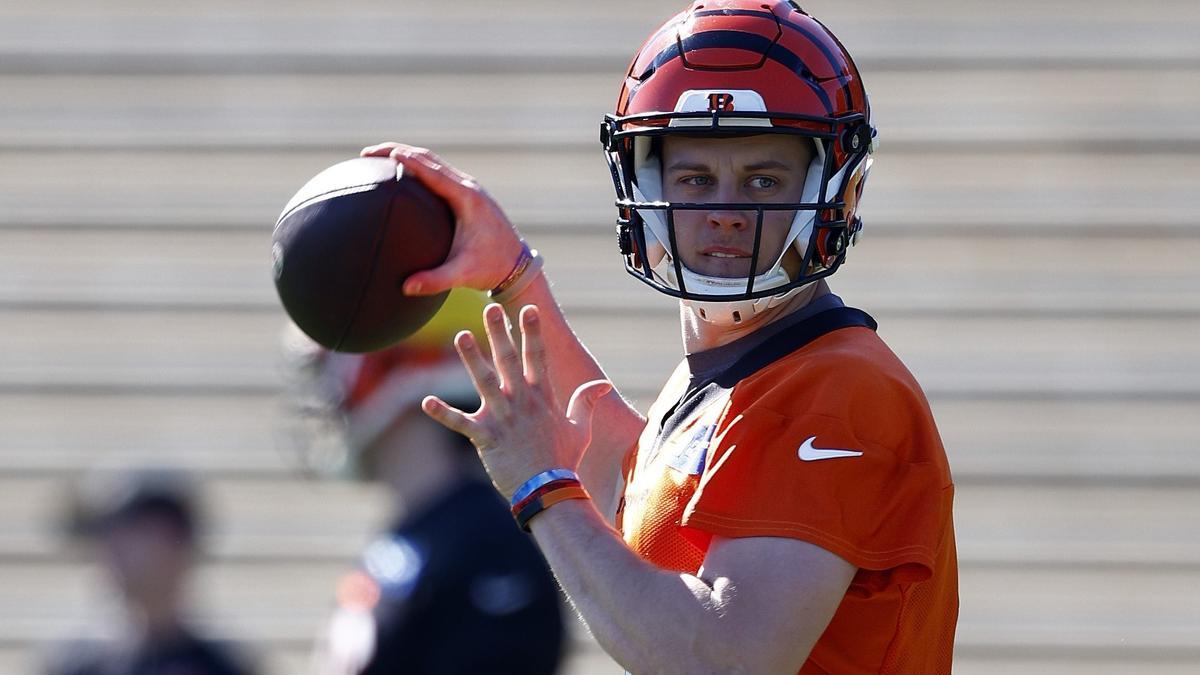 Joe Burrow, el quarterback de los Cincinnati Bengals, en un entrenamiento antes de la final.