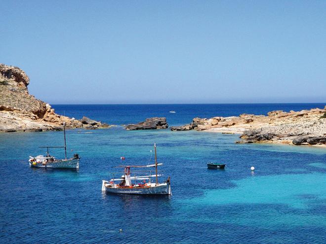 Mar y barcos en Ibiza