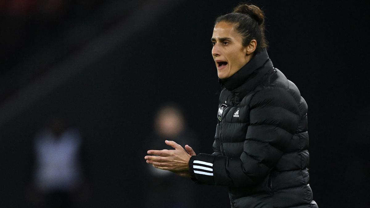 Montse Tomé durante el España - Suiza de la Nations League