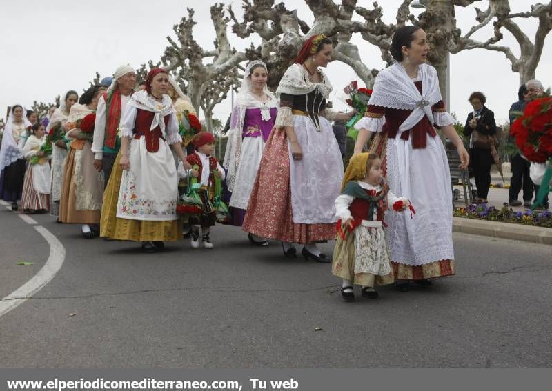 Galería de fotos --  La Ofrenda de Flores pudo con el frío y el viento