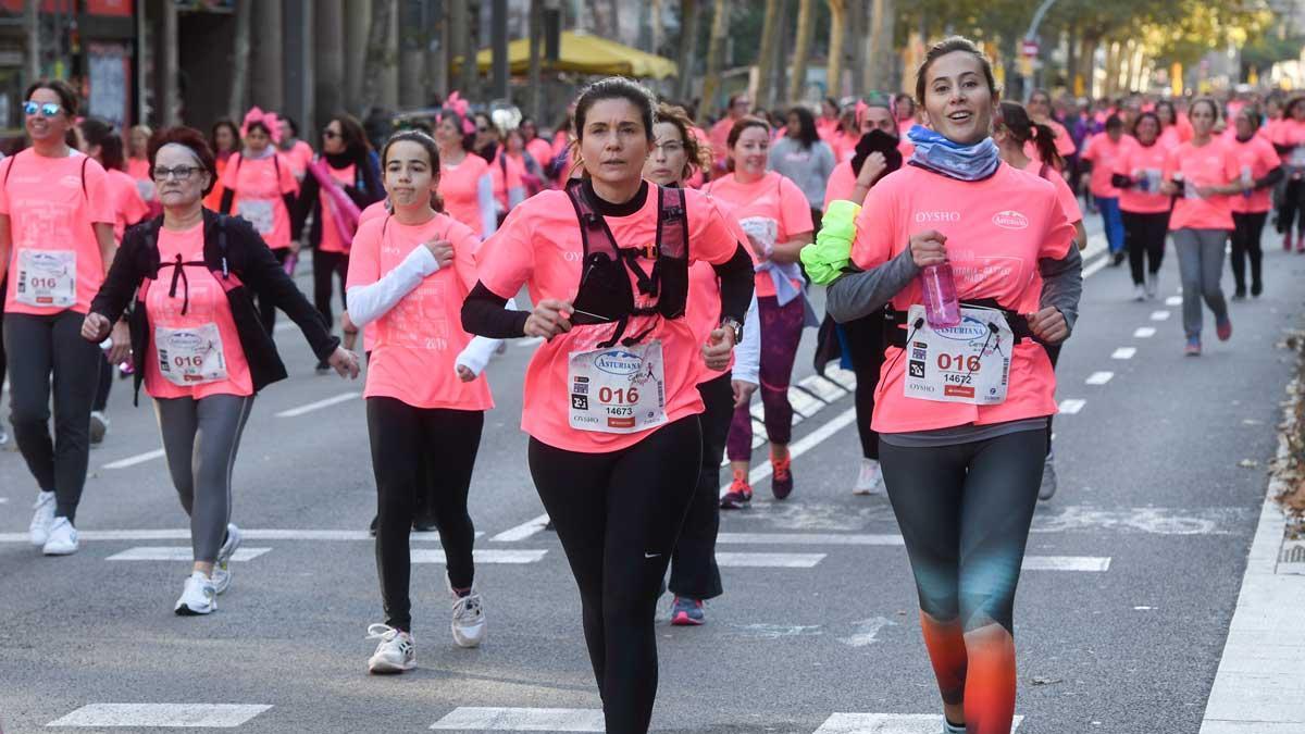 Más de 36.000 personas han corrido contra el cáncer de mama en la ya tradicional Cursa de la Dona