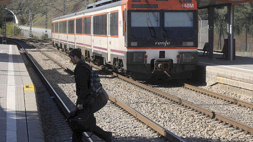 Un tren de la línia Barcelona-Figueres-Portbou.