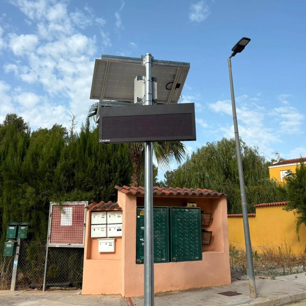 Uno de los paneles LED instalados por el Ayuntamiento de Vilamarxant.