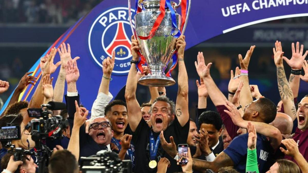 Luis Enrique levanta la primera 'Orejona' del PSG