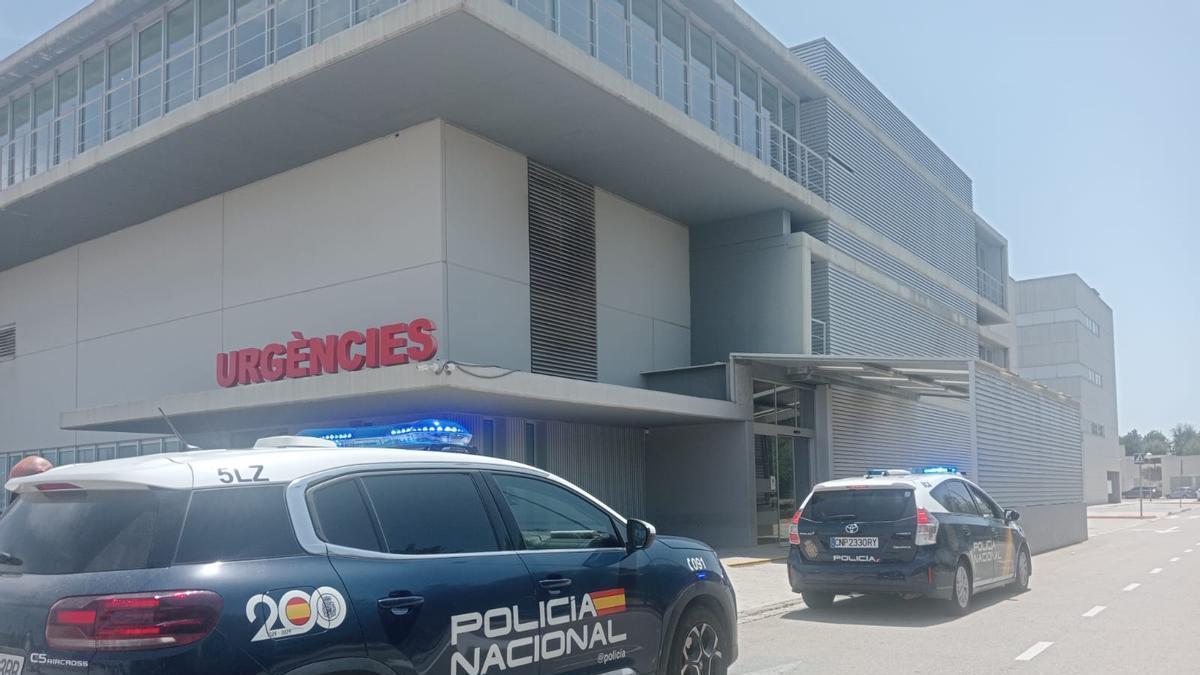 Unos jóvenes agreden con un trozo de palé a un menor, dejándolo inconsciente en la playa de Gandia