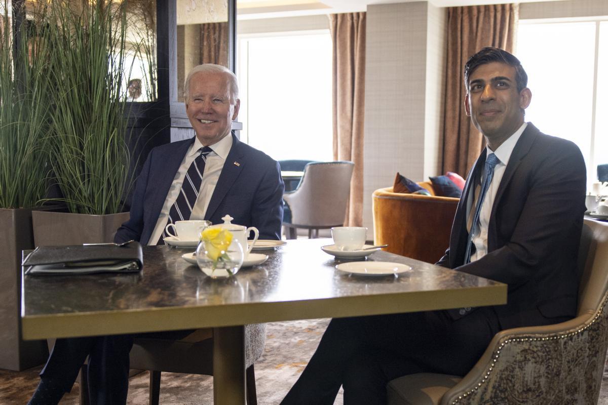 Joe Biden y Rishi Sunak se reúnen en Belfast