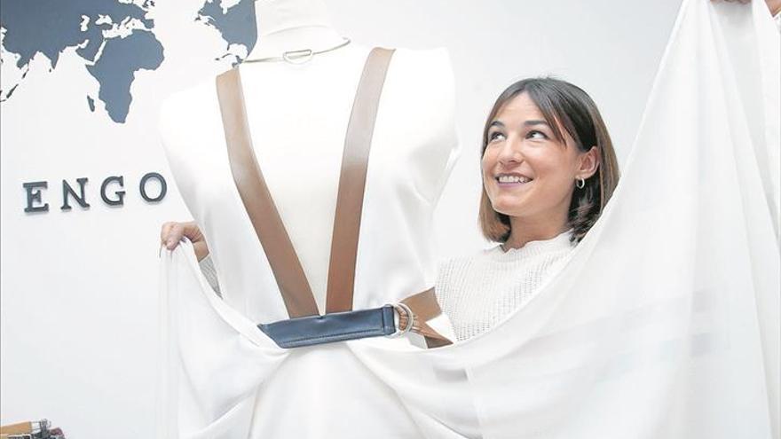 La diseñadora pacense María Engo: «Creo que mi ropa va a gustar porque es ponible»