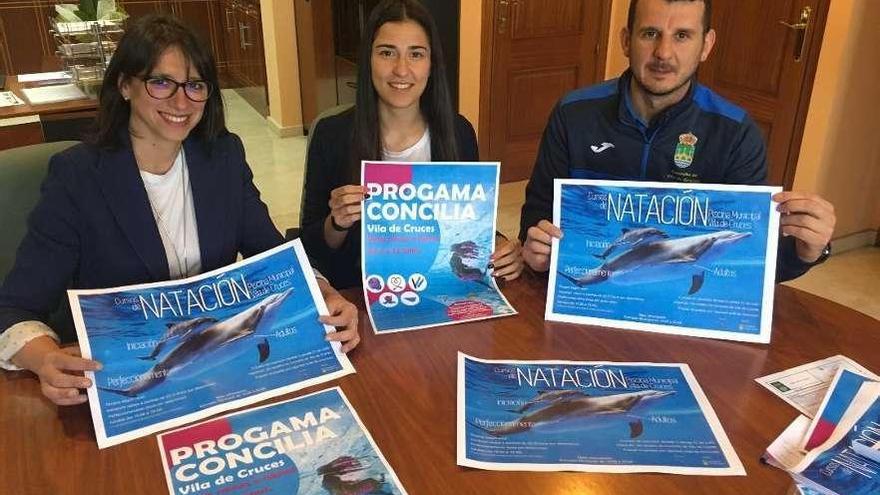 Mari Carmen Silva, Mireya Otero y Ramón García, ayer, durante la presentación en Vila de Cruces.