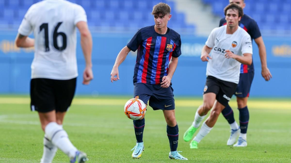 Así juega Alex García, El pequeño profesor que ya entra en la convocatoria de Xavi Hernández