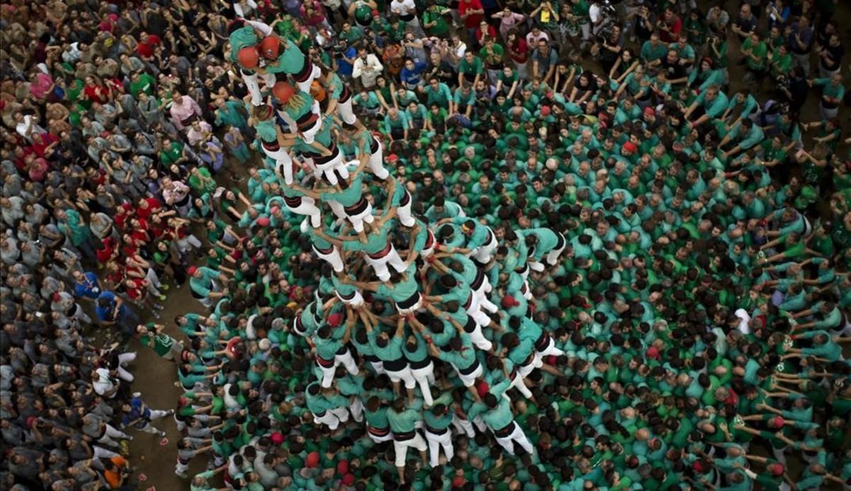 ’Quatre de deu amb folre i manilles’ de los Castellers de Vilafranca’