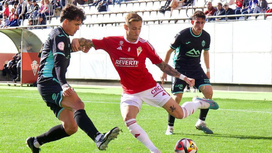 El Real Murcia purga sus vergüenzas con un triunfo ante el Baleares (2-0)