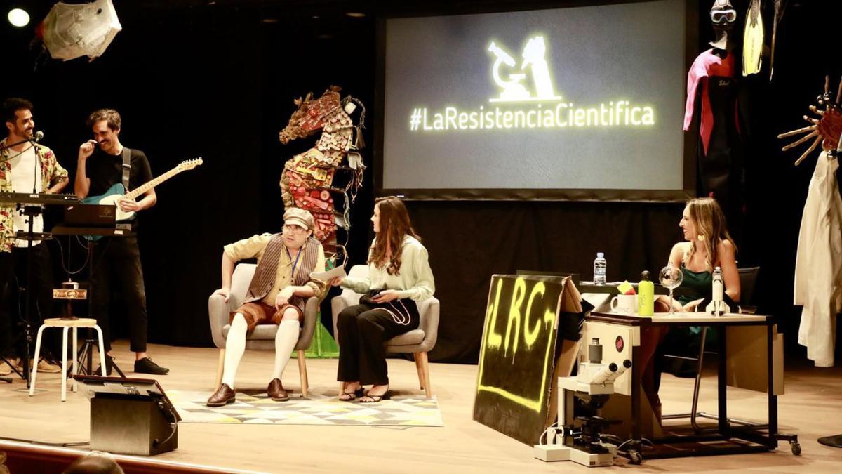 El show de ciencia ‘La resistencia científica’ se estrenó ayer en el CaixaForum de Palma.