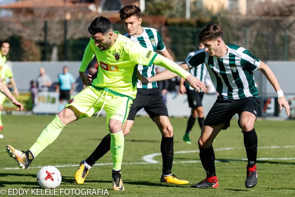 El Elche vuelve a las andadas y cae derrotado en Peralada (1-0).