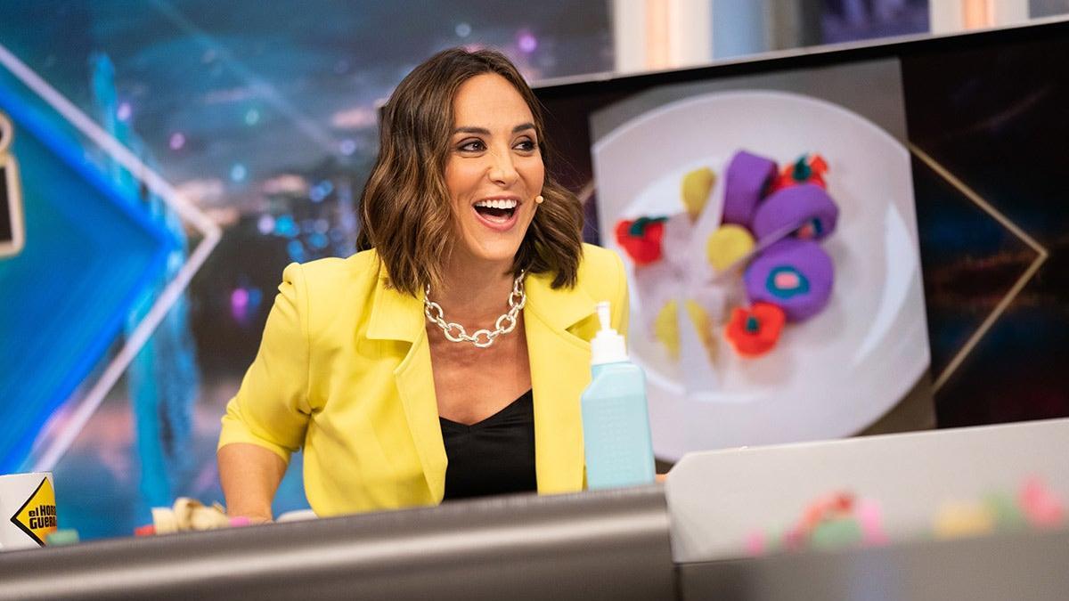 Tamara Falcó con chaqueta amarilla en El Hormiguero