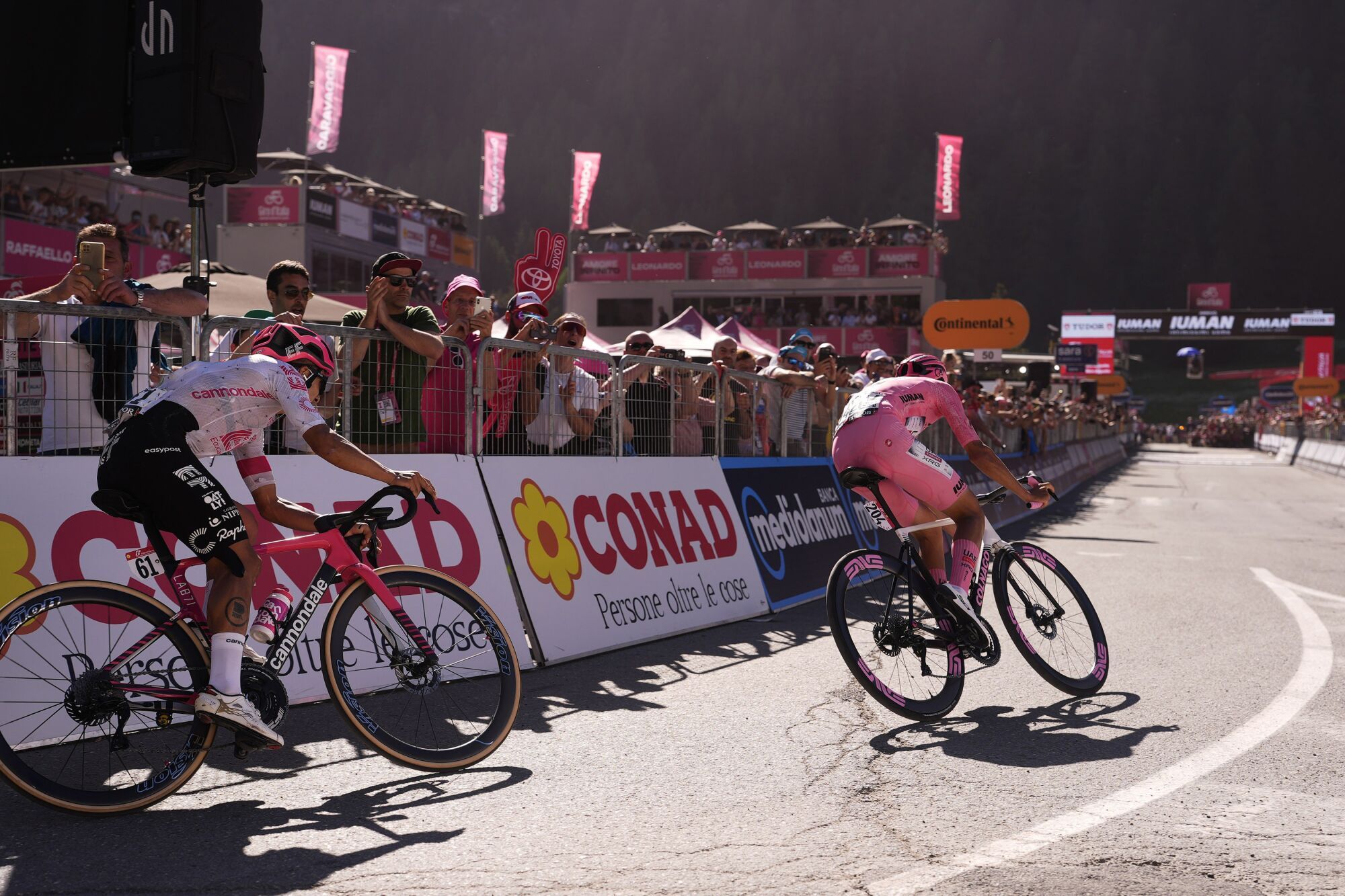 30/05/2025 El ciclista francés Nicolas Prodhomme (Decathlon AG2R La Mondiale Team) ha ganado este viernes la decimonovena etapa del Giro de Italia, disputada entre Biella y Champoluc sobre 166 kilómetros DEPORTES GIRO D'ITALIA