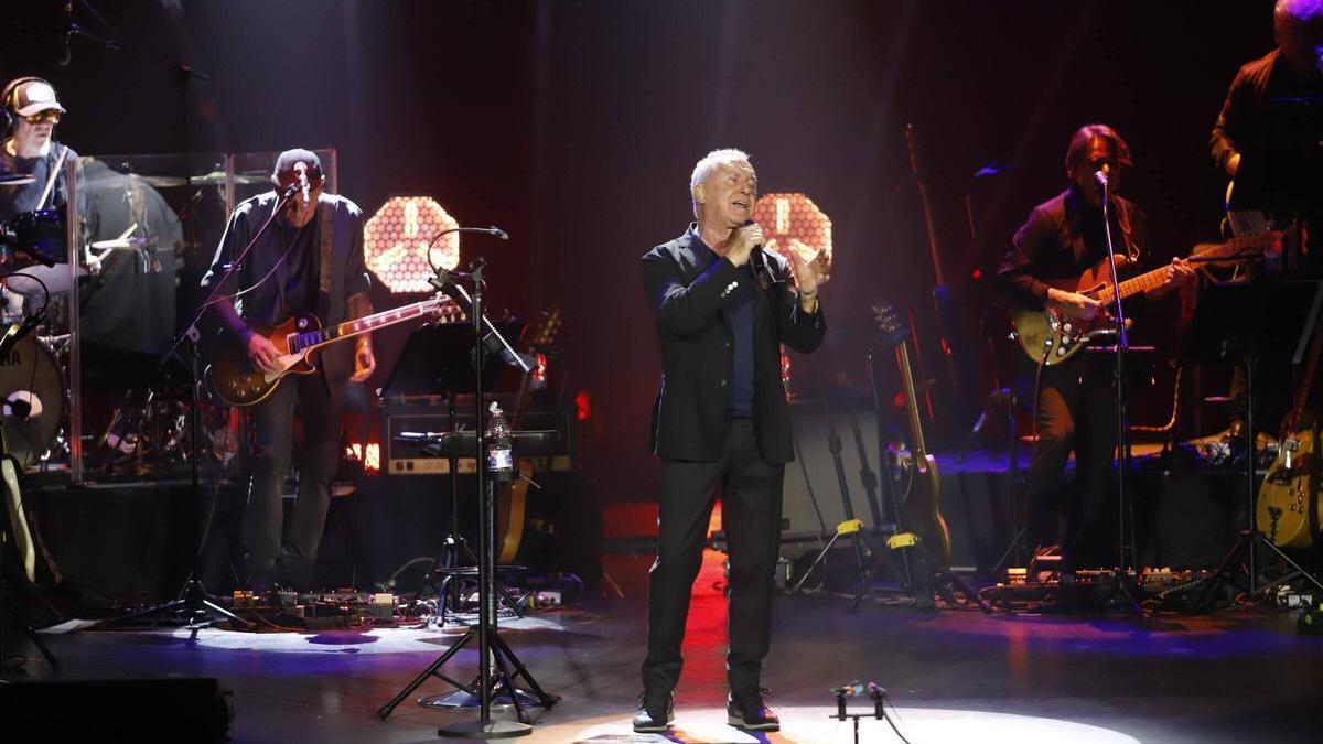 Víctor Manuel emociona en Córdoba
