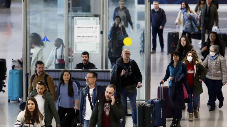 Viajeros en el aeropuerto malagueño.