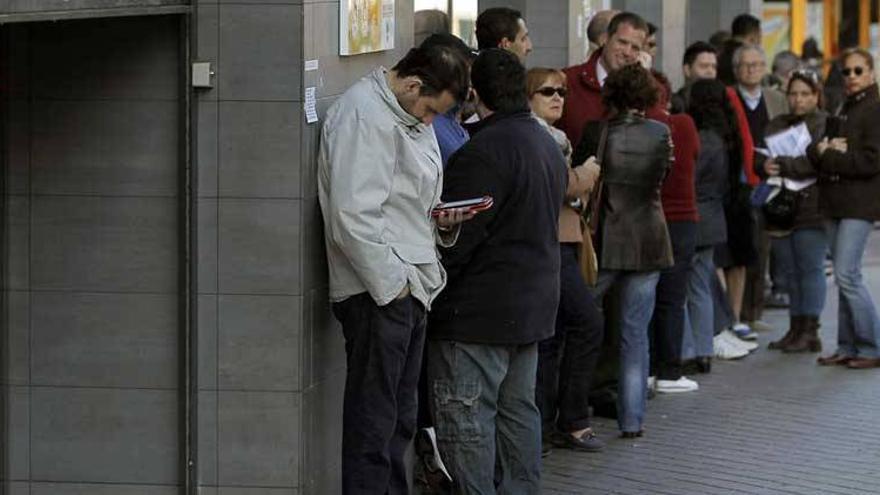 El inicio de las campañas agrícolas reduce el paro en 4.000 personas