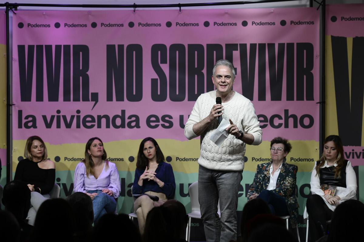 Héctor Illueca, en un acto junto a Noemí Santana,Alejandra Jacinto, Ione Belarra y Antonia Jover. 