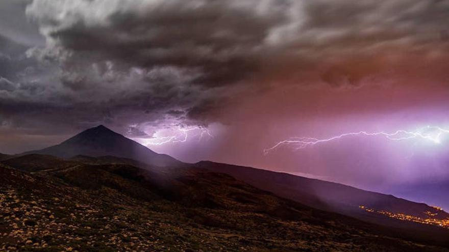 Canarias registró este lunes la primera tormenta de la temporada con rayos.