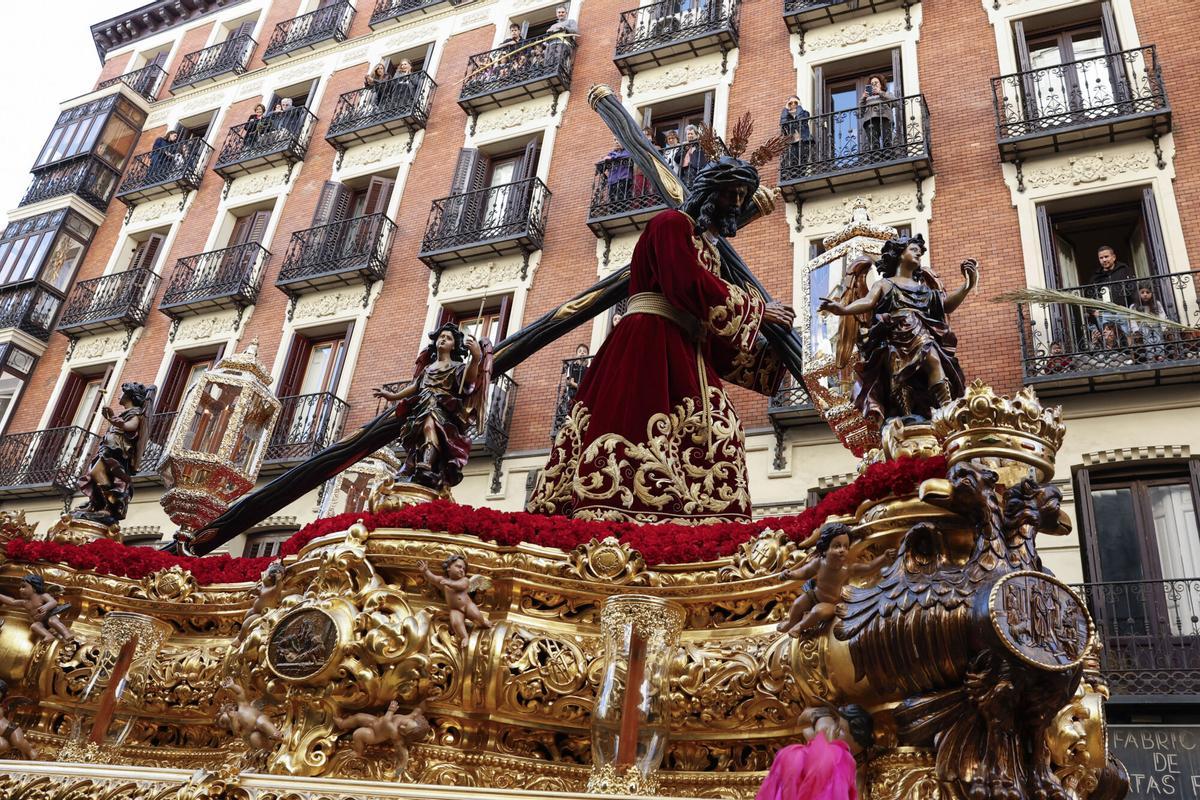 Un momento de la procesión de Nuestro Padre Jesús del Gran Poder y María Santísima de la Esperanza Macarena