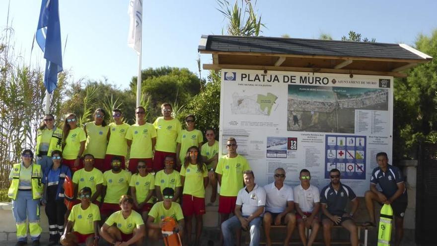 Foto de familia del equipo de salvamento de Muro.