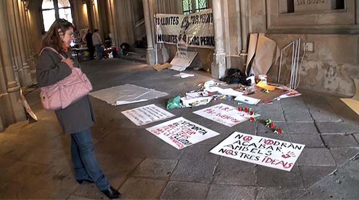 El rector de la UB, Dídac Ramírez, ha demanat als Mossos que no desallotgin l’edifici fins dissabte.