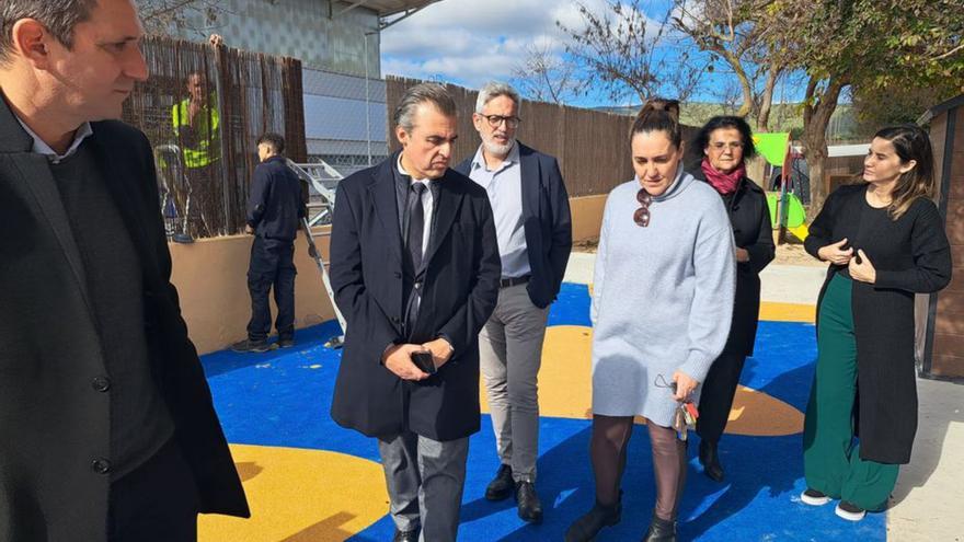 El conseller de Educación, ayer, visitando un centro en Ibiza.