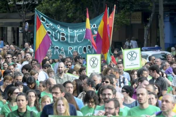 Colectivos y sindicatos salen a la calle unidos contra los recortes