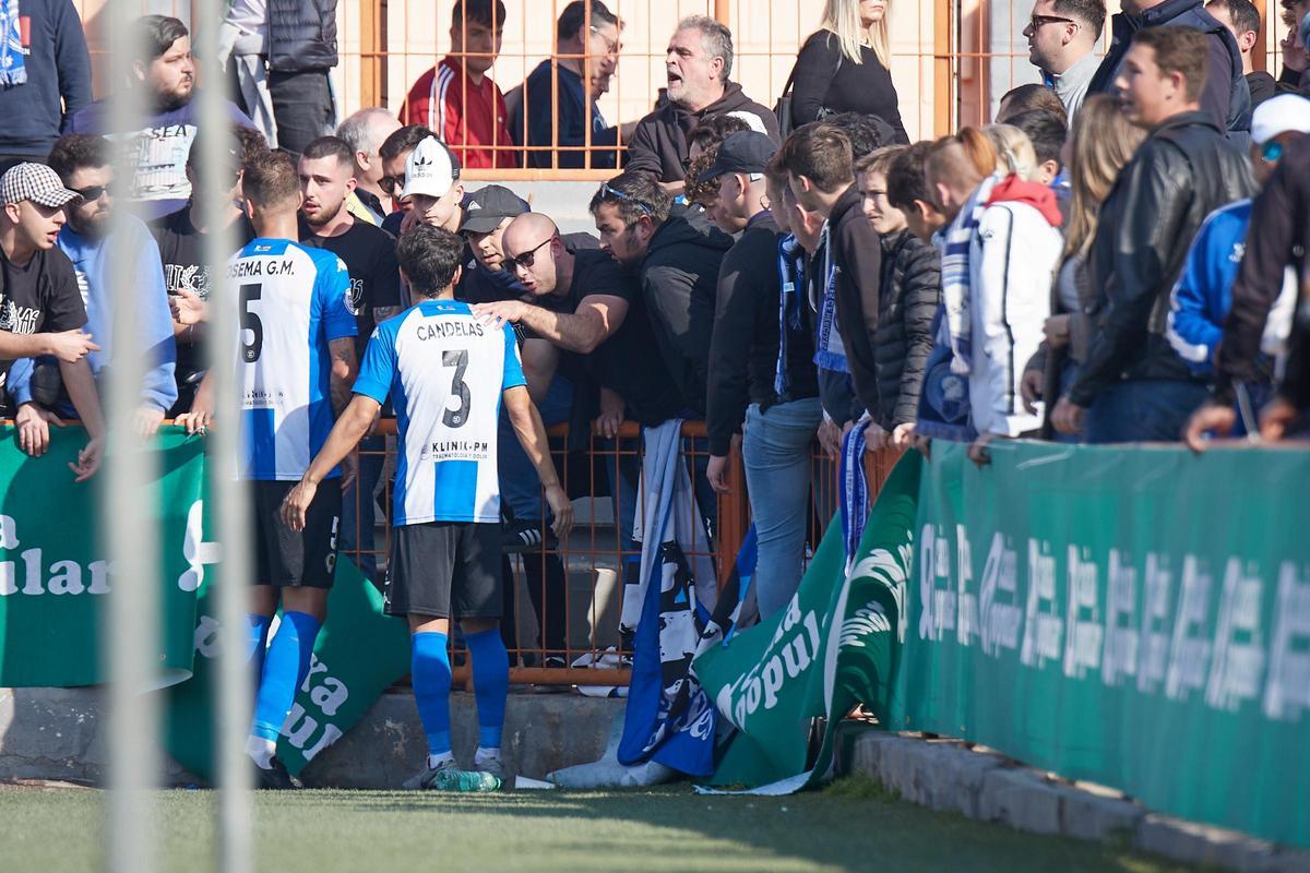 Josema y Candelas acuden a agradecer a los aficionados del Hércules su presencia en el partido el Torrent.
