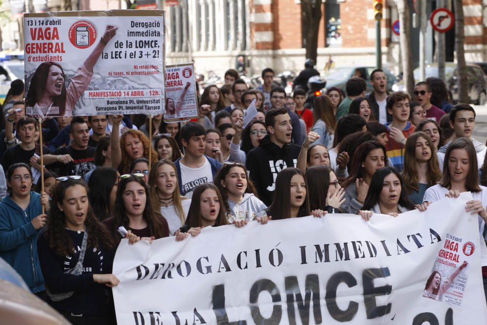 Un centenar d''estudiants rebutgen la Llei Wert a Girona