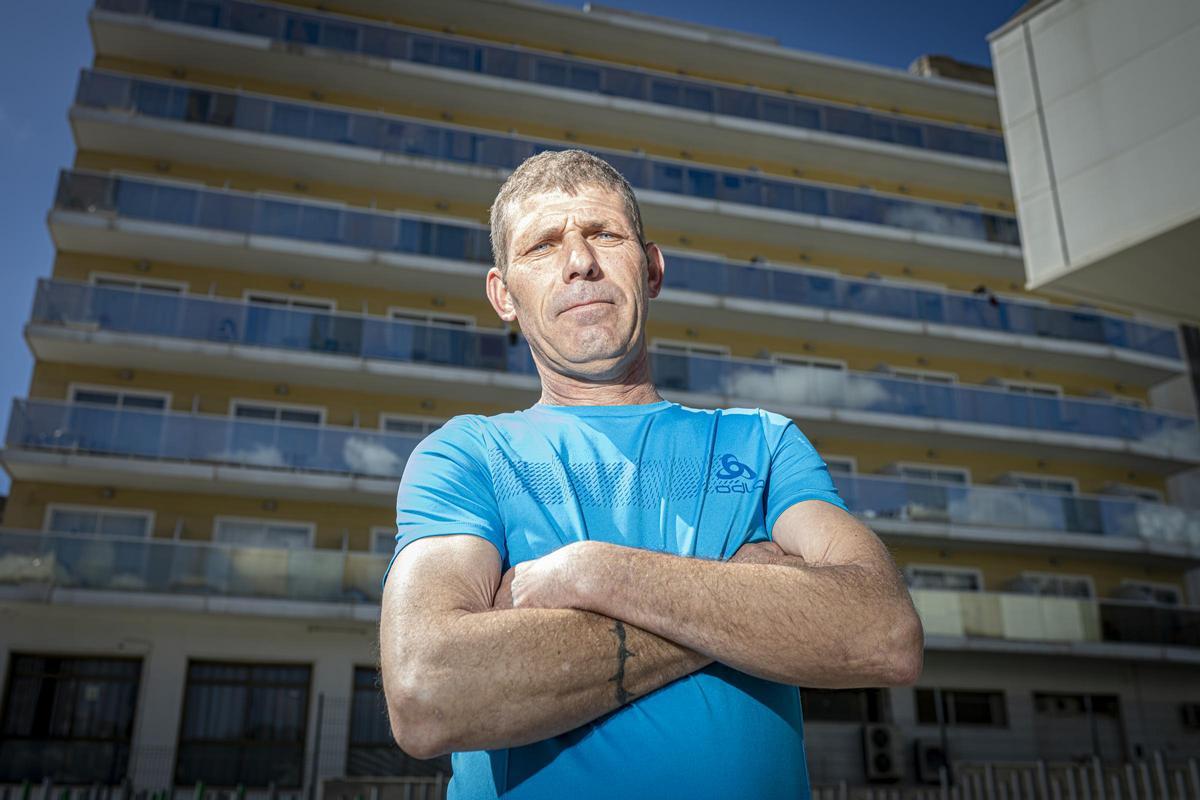 Las obras del Camp Nou desde dentro: tres meses siguiendo a los trabajadores rumanos del Camp Nou