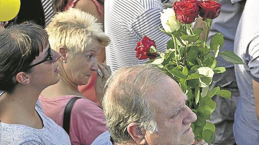 Rosas y carteles contra el terror