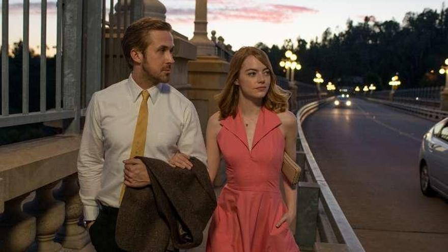 Fotograma de &#039;La La Land&#039; con Emma Stone y Ryan Gosling.