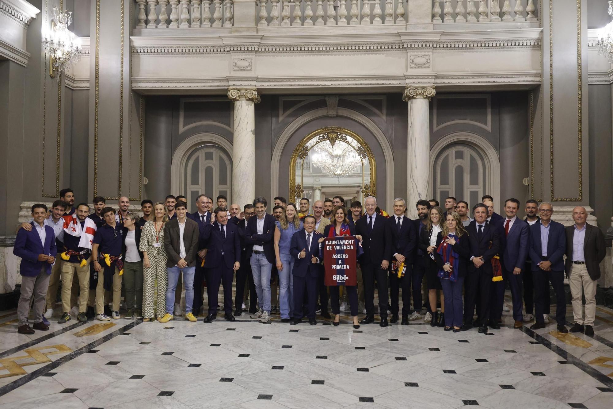 Todas las fotos de la rúa del Levante UD por su ascenso a Primera División